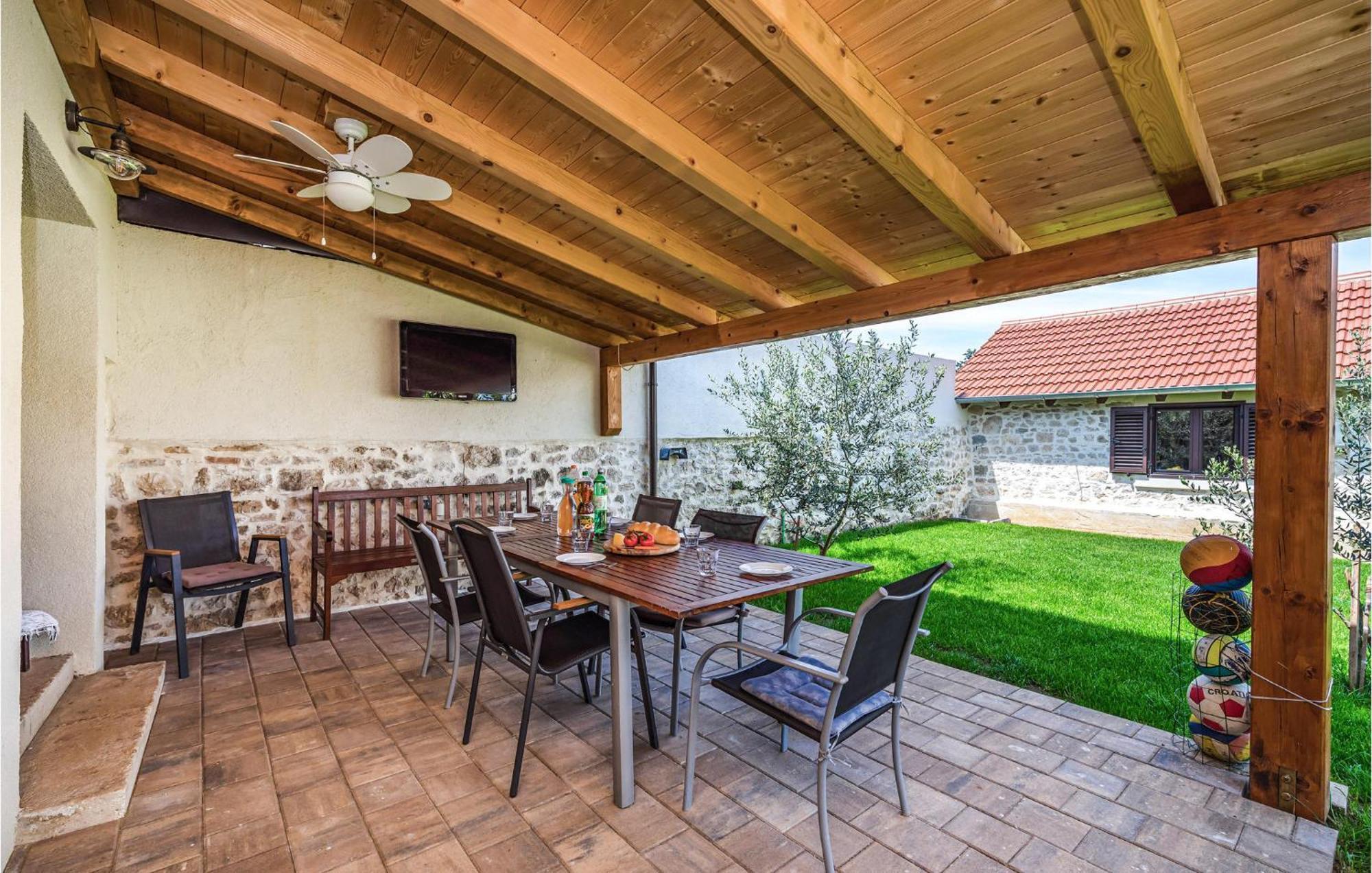 Pet Friendly Home In Murvica With Kitchen Exterior photo