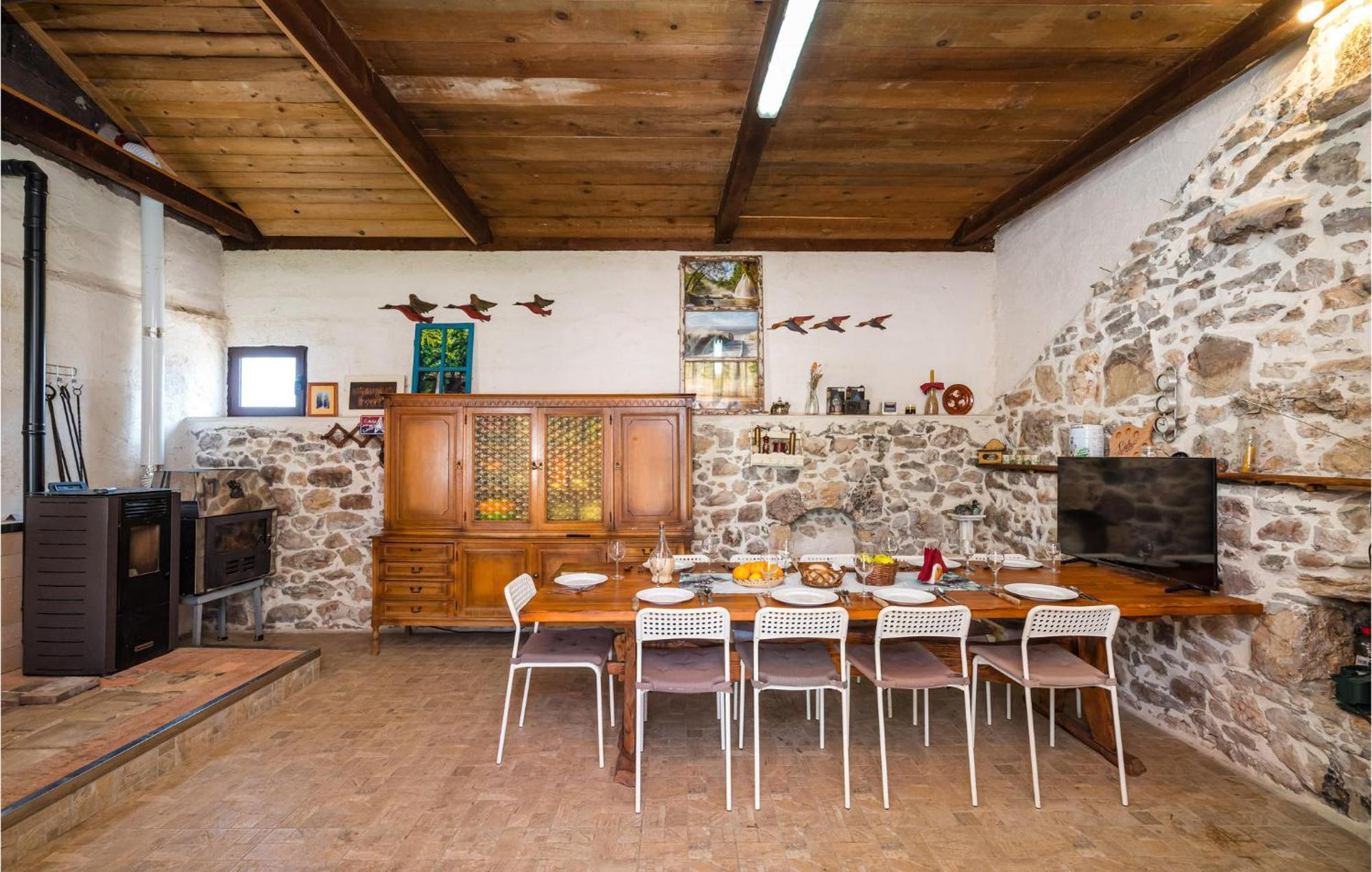 Pet Friendly Home In Murvica With Kitchen Exterior photo